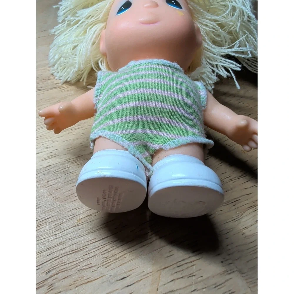 VINTAGE 1989 PRECIOUS MOMENTS ENESCO DOLL Used  Good Shape Free Shipping
